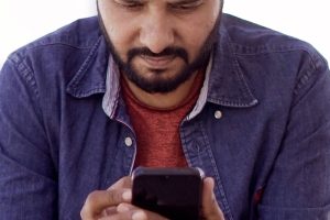 Цифровий детокс без крайнощів: як повернути контроль над увагою